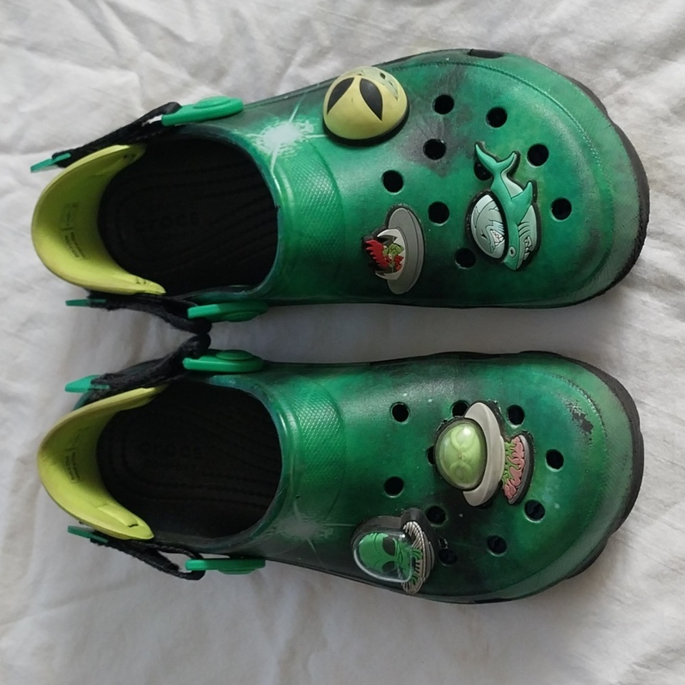 Crocs Camoflauge With Space Charms Size J5 - Picture 2 of 8